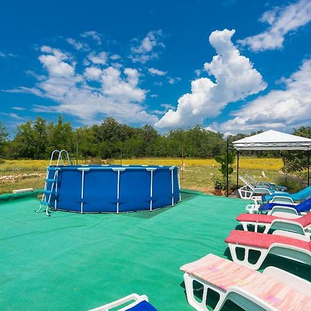 Apartments Valoda Nedescina Екстер'єр фото