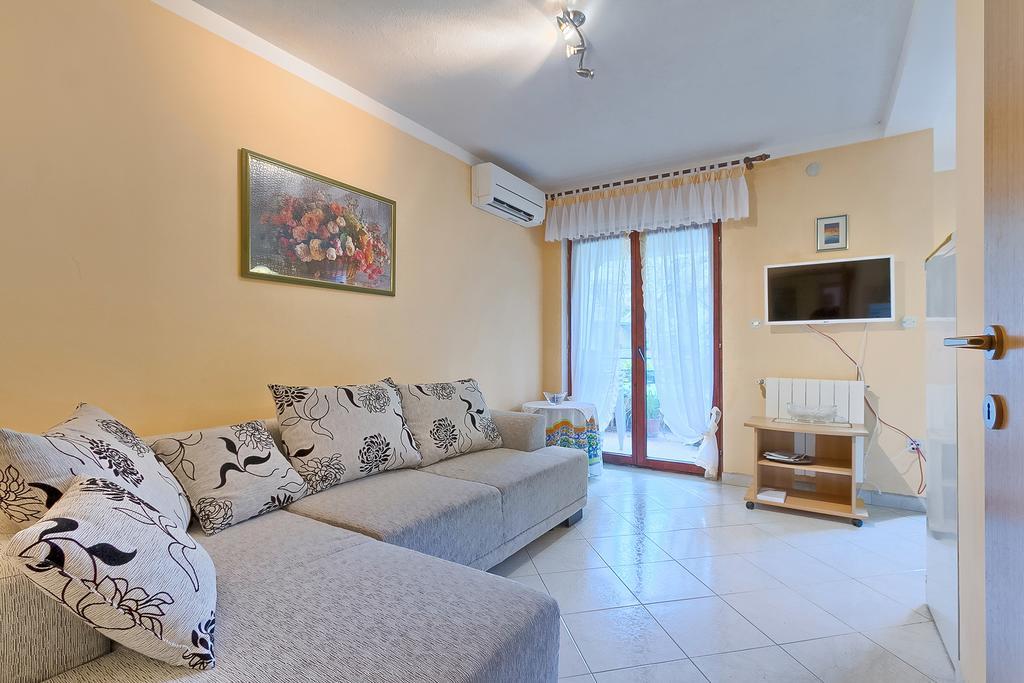 Apartments Valoda Nedescina Екстер'єр фото