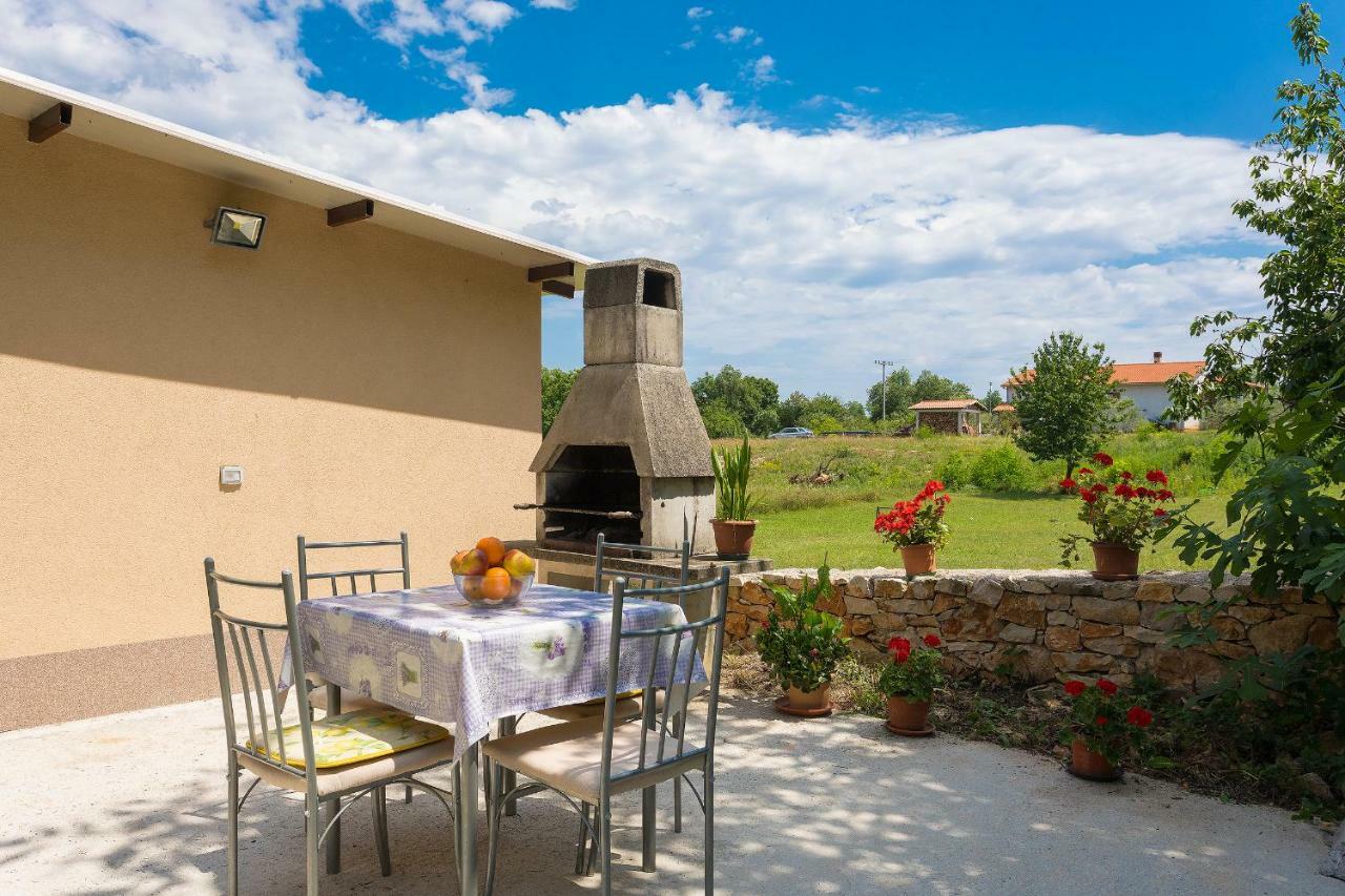 Apartments Valoda Nedescina Екстер'єр фото